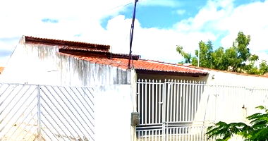 Condomínio com 4 casas, 2 quartos cada, desocupado