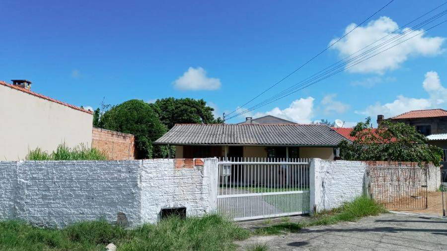 Casa padrão com 4 quartos, 2 banheiros, 168m² construída, ocupada