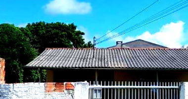 Casa padrão com 4 quartos, 2 banheiros, 168m² construída, ocupada
