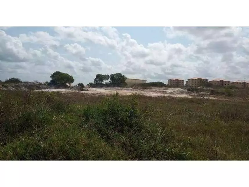 Terreno com 10.543m² em Camaçari/BA