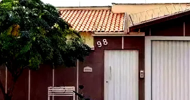 Casa em Leilão com 4 Quartos e 2 Banheiros em Cafelândia/SP