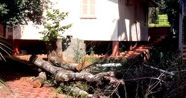 50% de Terreno Urbano com Casa e Construção Inacabada