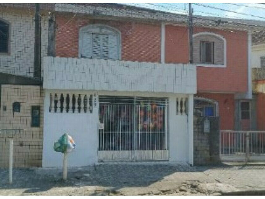 Casa com 107,24m² construídos, ocupada, ideal para investimento