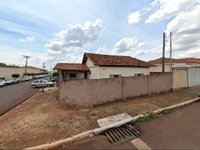 Casa com 256m², 169m² construídos, 2 quartos, 1 banheiro, desocupada