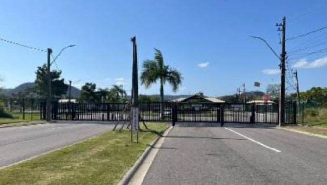 Casa em Condomínio com 3 quartos, 3 banheiros e 1 vaga de garagem