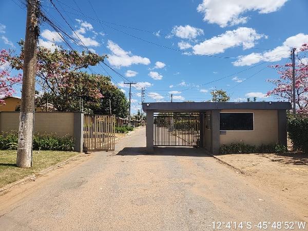 Casa com 3 Quartos e 1 Vaga em Mimoso do Oeste