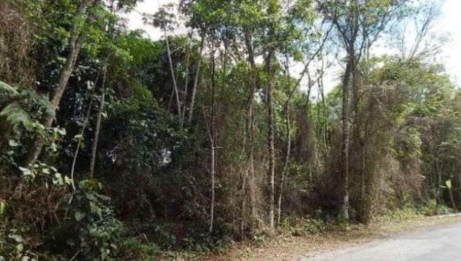 Terreno 1.701 m² em Fazenda Capelinha