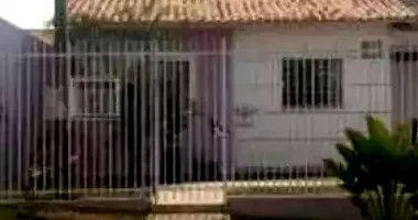 Casa padrão com 3 quartos, 2 banheiros, 1 vaga, 138m² construída, imóvel ocupado