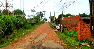 Casa residencial com 7 cômodos e ponto comercial, 196m² construída