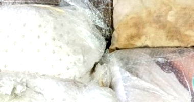 Lote de Materiais Diversos com Edredom e Travesseiros