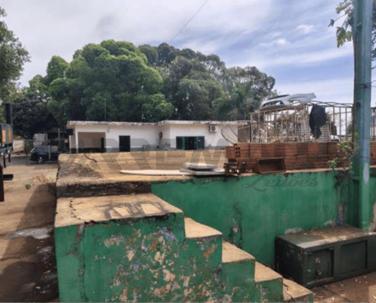 Terreno com construção em Jales, SP
