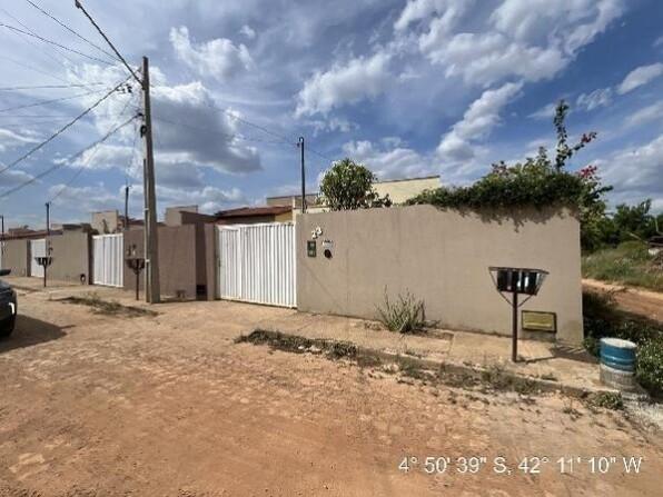 Casa com 1 quarto e 1 banheiro, 67m², área de serviço e terraço