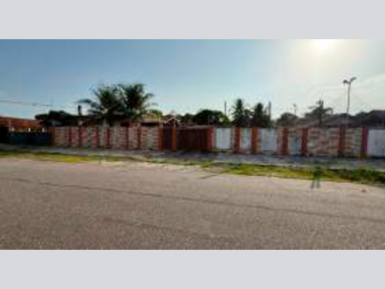 Casa em Belém com 356m² de área construída e terreno de 1200m²