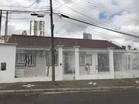 Casa ocupada com 5 quartos, 2 banheiros e 225 m²