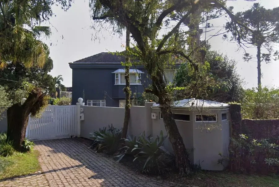 Casa com 3 quartos, 617,80m² construídos, ocupada
