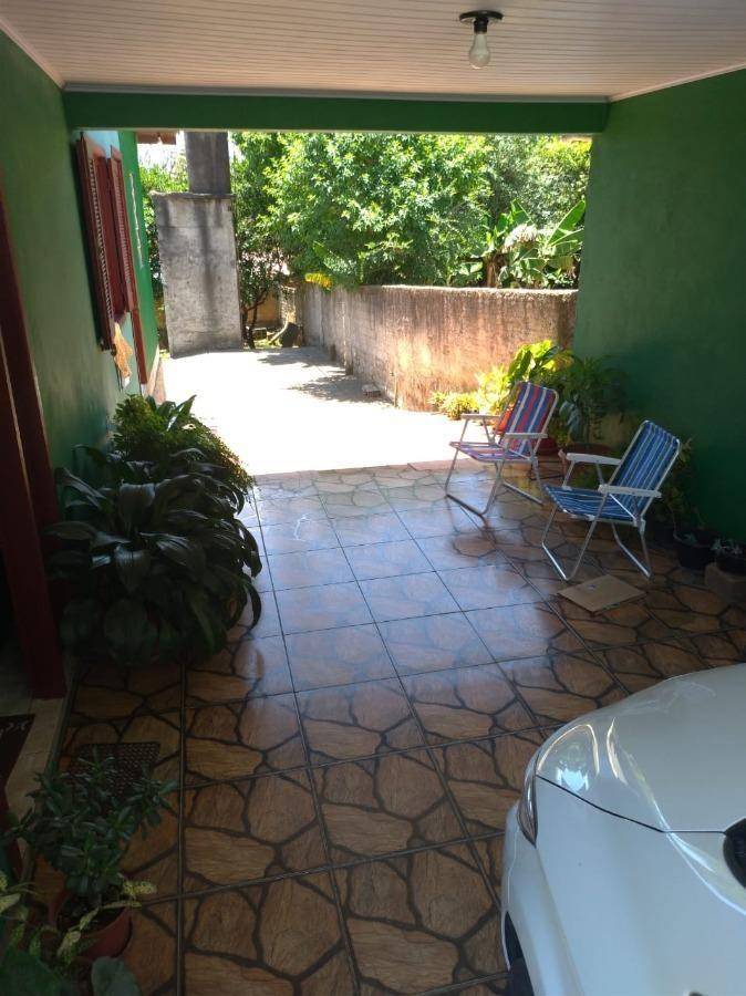 Casa com 3 quartos, 2 banheiros e 111m² construída, ocupada