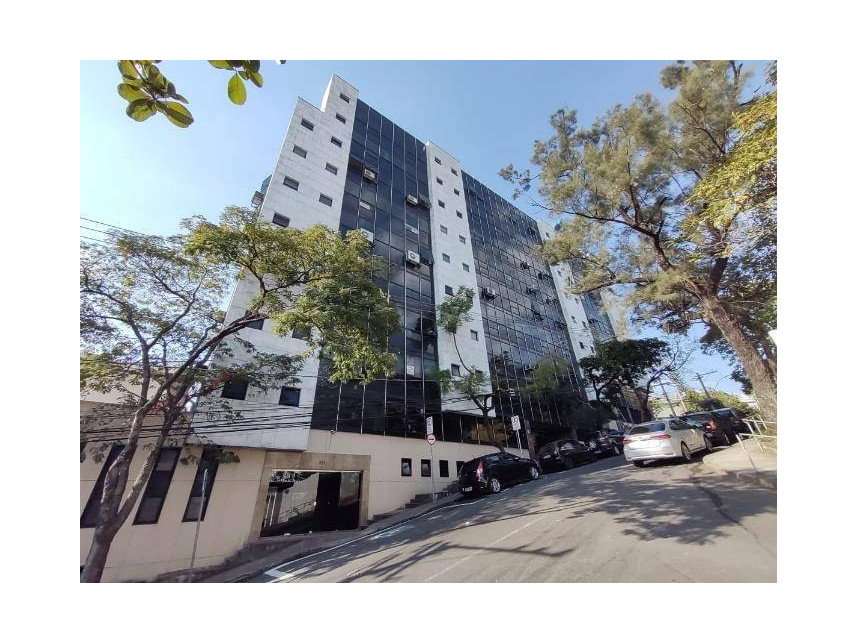 Sala comercial desocupada com 427 m² privativos