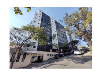 Sala comercial desocupada com 427 m² privativos
