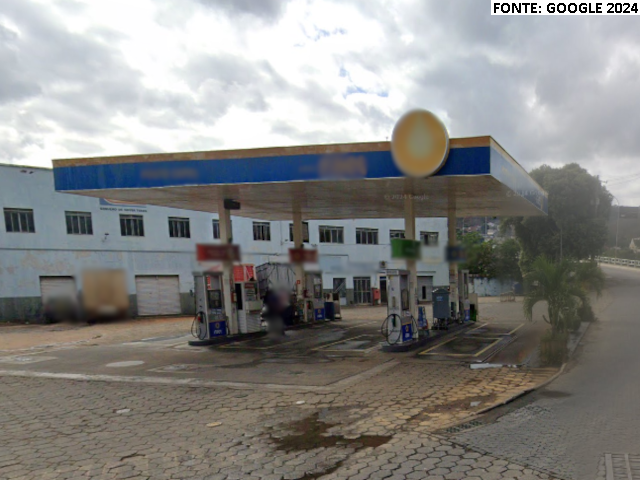 Posto de combustível com prédio comercial em construção, 2 quartos, 2 banheiros
