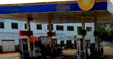 Posto de combustível com prédio comercial em construção, 2 quartos, 2 banheiros