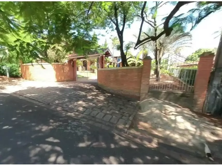 Casa com 5 Quartos em Leilão Judicial