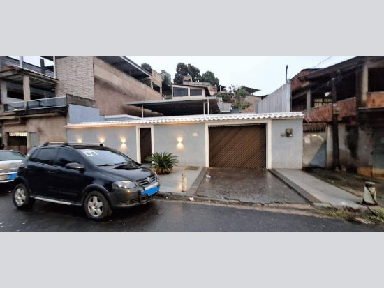 Casa com 264,04 m² construídos, 3 quartos, 2 banheiros, ocupada