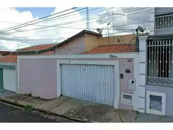 Casa ocupada com 158,89m² construída
