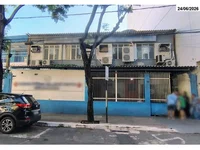 Edificação Comercial de 3 Pavimentos, Ocupada