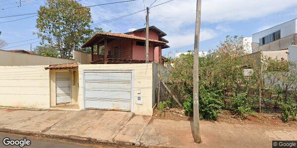 Casa residencial com 155m² construída em terreno de 600m², inacabada