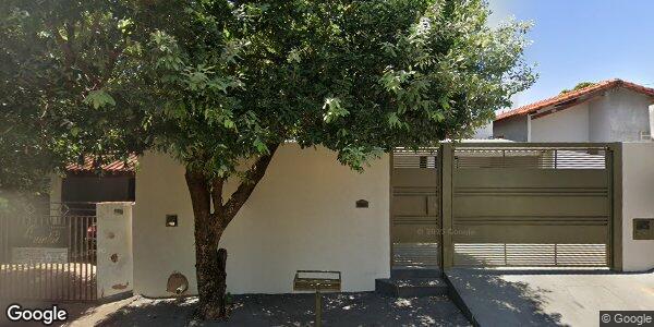 Casa padrão com 2 quartos, 2 banheiros, 1 vaga, área construída 138m²