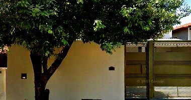 Casa padrão com 2 quartos, 2 banheiros, 1 vaga, área construída 138m²