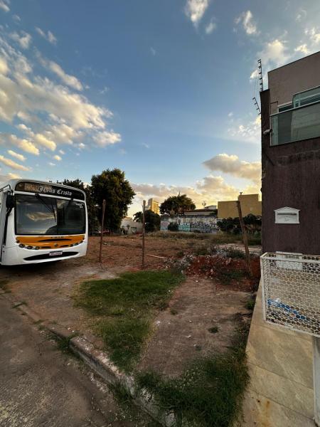 Terreno Urbano Residencial com 300m² em Brasília - DF