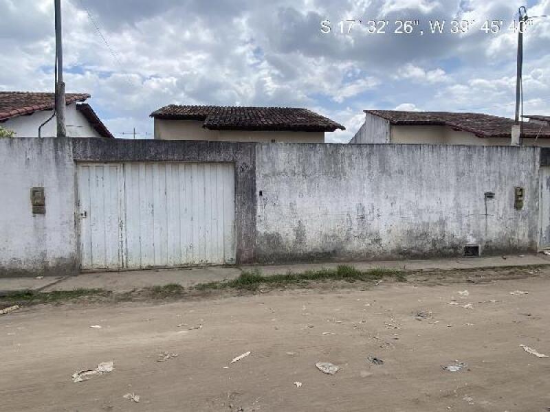 Casa com 2 Quartos e 200m² de Terreno em Teixeira de Freitas