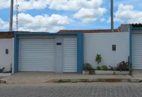 Casa 2 quartos, 1 banheiro, 2 salas, cozinha, 1 vaga, 65m² construída