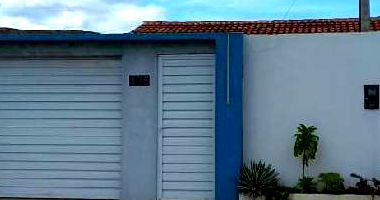 Casa 2 quartos, 1 banheiro, 2 salas, cozinha, 1 vaga, 65m² construída