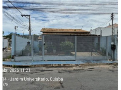 Casa ocupada com 168,53 m² construída