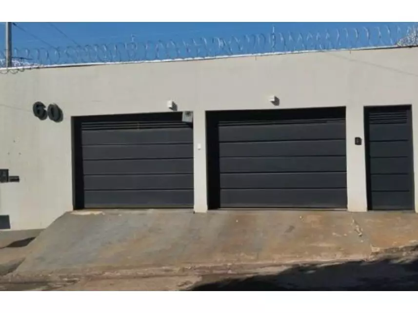 Casa em leilão com 3 quartos e 2 banheiros