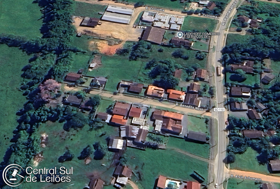 Terreno com Edificação mista, 728m², desocupado