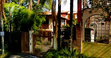 Casa Ocupada no Jardim Adhemar de Barros com 2 Vagas