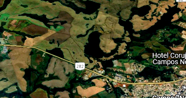 Terreno com barracão e residências, 650m² construídos, fração ideal