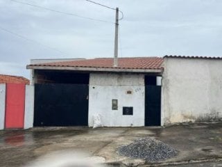 Casa Padrão com 1 Vaga de Garagem em Lorena
