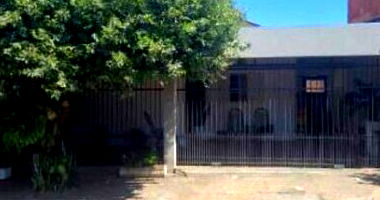 Casa com 3 quartos, 2 banheiros e 2 vagas, 157m² construída, ocupada