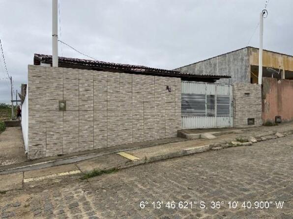 Casa com 2 quartos, 2 banheiros e 1 vaga de garagem
