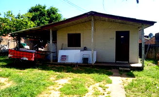 Casa de Madeira - Terreno c/ 330m² - Vila Monte Belo