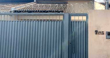 Casa com 2 quartos, 2 banheiros e 1 vaga