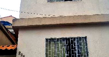 Casa com 1 quarto, 1 banheiro, sala, cozinha e área de serviço, 50m² construída