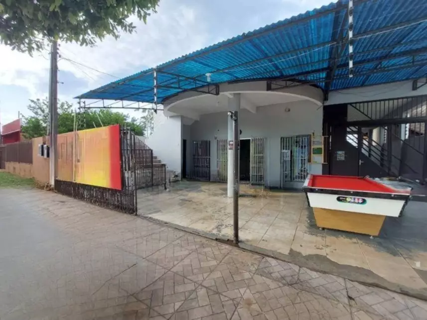 Casa ocupada com 258m² construídos e 375m² de terreno