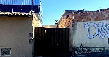 Casa com 3 quartos, banheiro, área de serviço e cozinha, 69,97m² construída