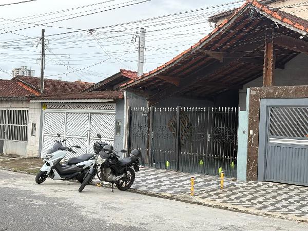 Casa 2 quartos, 2 banheiros, 63m² construída, desocupada
