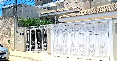 Casa com 505.69m² privativos e 600m² de terreno, Jardim Caparroz